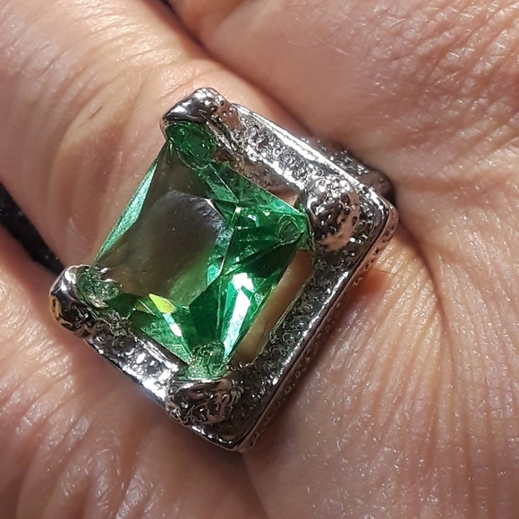 Ladies Ring size 9 - Picture 4 of 7